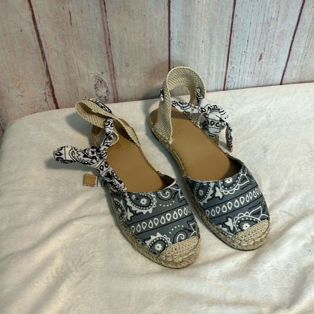 NWOT Nine West Mage Blue Bandana Tie Up Espadrille